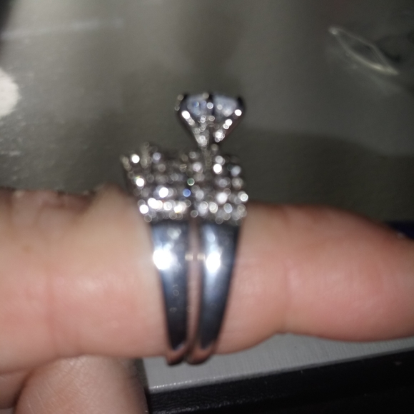 Beautiful Wedding Set - Picture 3 of 3